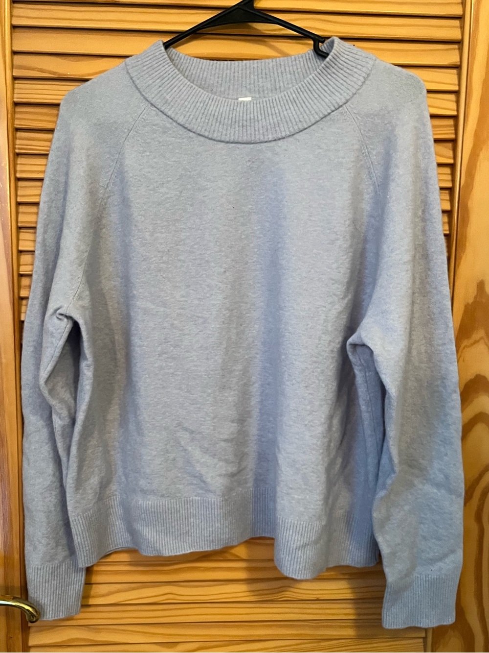 Athleta Women’s Light Blue Crewneck Sweater L